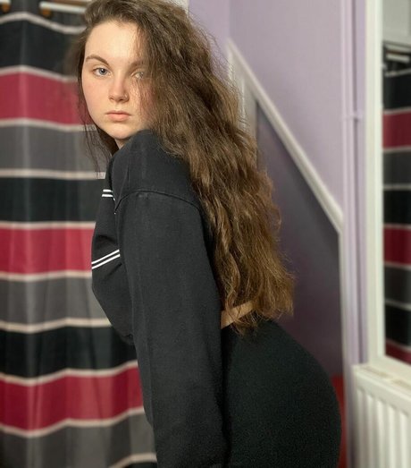 Naakte gelekte OnlyFans-foto van Bustybritishbrunette