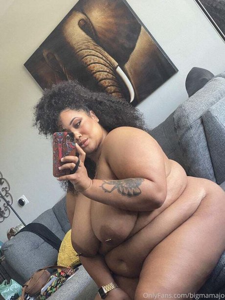 Naakte gelekte OnlyFans-foto van Bigmamajo
