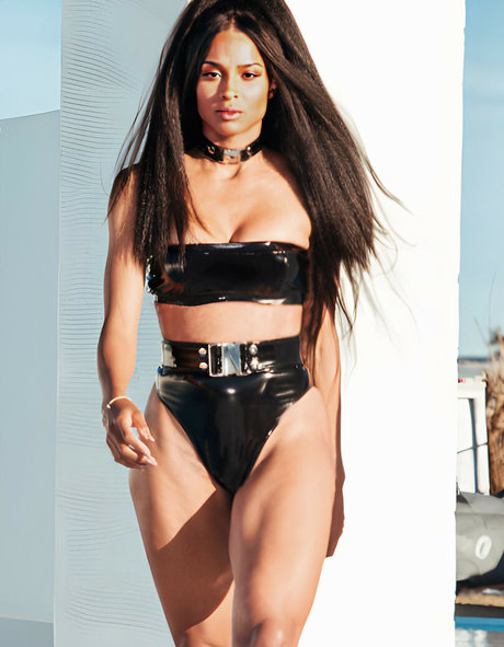 Naakte gelekte OnlyFans-foto van Ciara