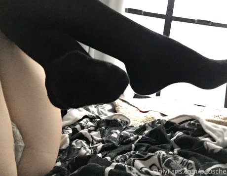 Naakte gelekte OnlyFans-foto van Peusche