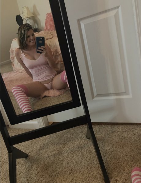 Naakte gelekte OnlyFans-foto van Sherri Chanel