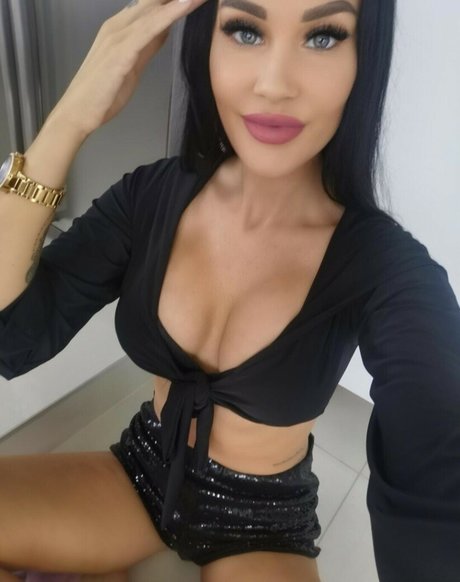 Naakte gelekte OnlyFans-foto van Silwiannaofficial