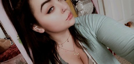 Naakte gelekte OnlyFans-foto van Alisonlyn