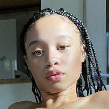 Naakte gelekte OnlyFans-foto van Nawtyybynature