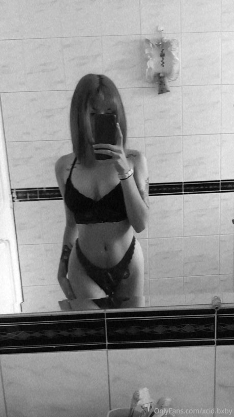 Naakte gelekte OnlyFans-foto van Xcidbxby