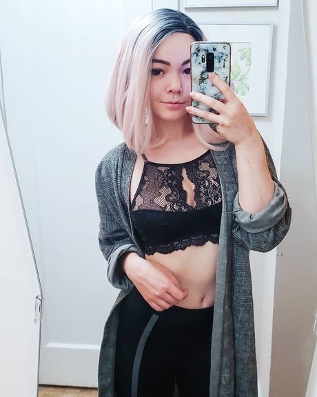 Naakte gelekte OnlyFans-foto van Elle Pastelle