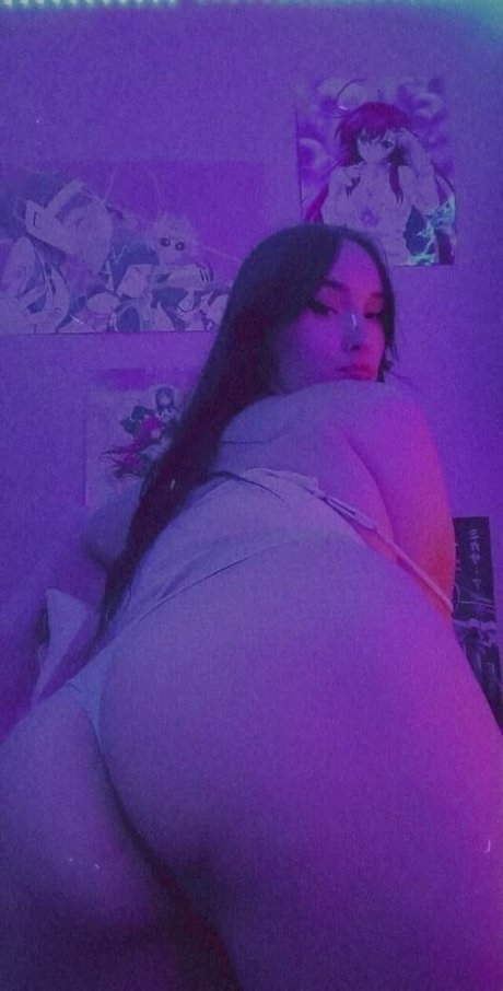 Naakte gelekte OnlyFans-foto van Angel Babi