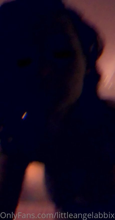 Naakte gelekte OnlyFans-foto van Little Angel Abbi