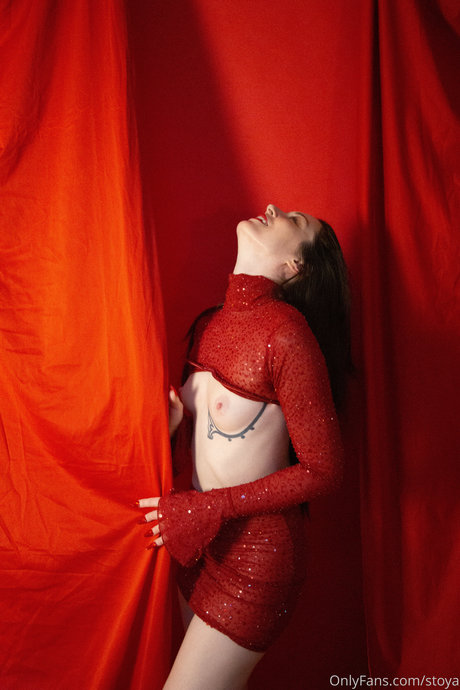 Naakte gelekte OnlyFans-foto van Stoya