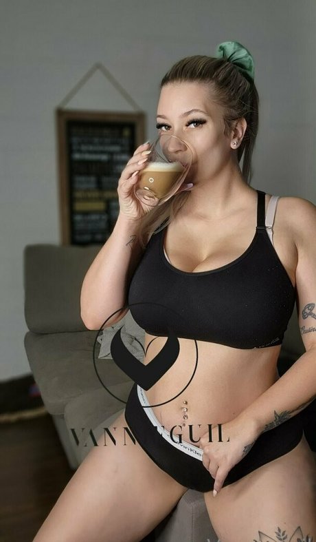 Naakte gelekte OnlyFans-foto van Vannieguil