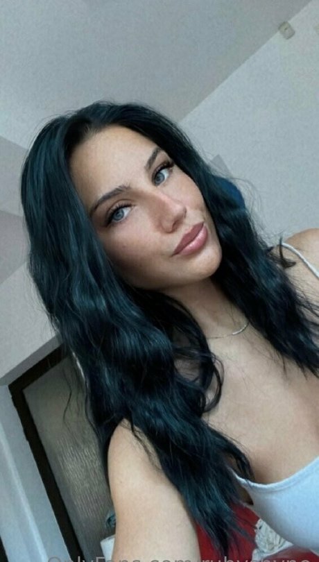 Naakte gelekte OnlyFans-foto van Rubyshyne