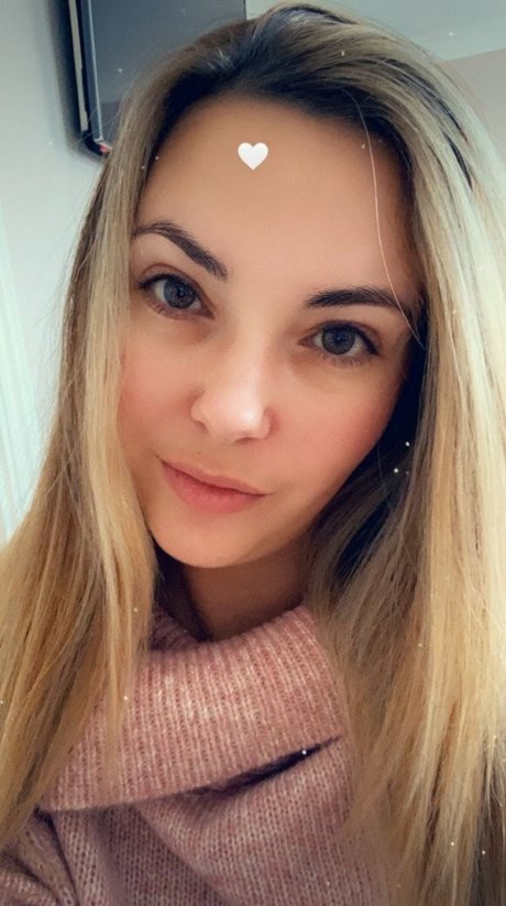 Naakte gelekte OnlyFans-foto van Sophia Knight