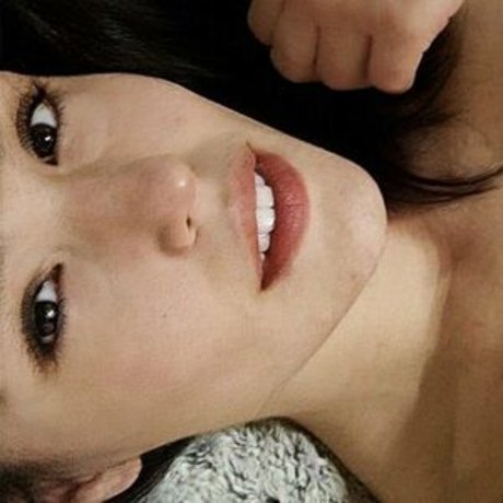 Naakte gelekte OnlyFans-foto van Housefeminist
