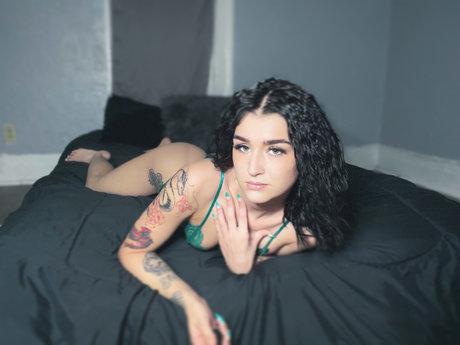 Naakte gelekte OnlyFans-foto van Creamqueen