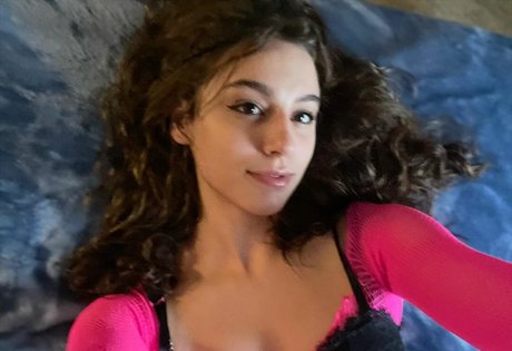 Naakte gelekte OnlyFans-foto van Kat