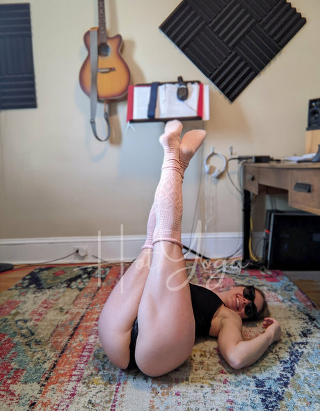 Naakte gelekte OnlyFans-foto van Hotyoga