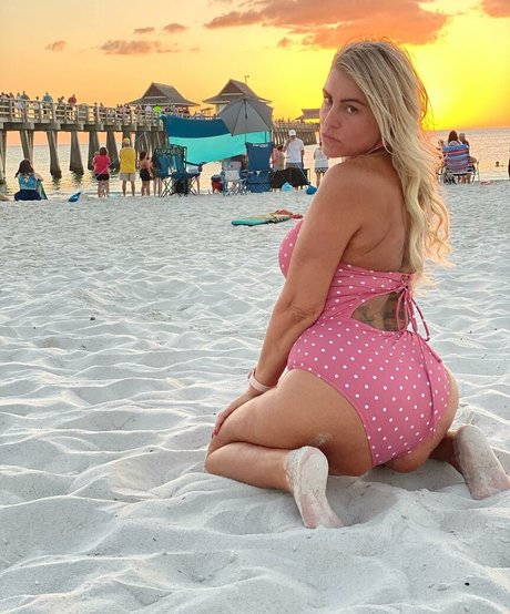 Naakte gelekte OnlyFans-foto van Nursegwennie
