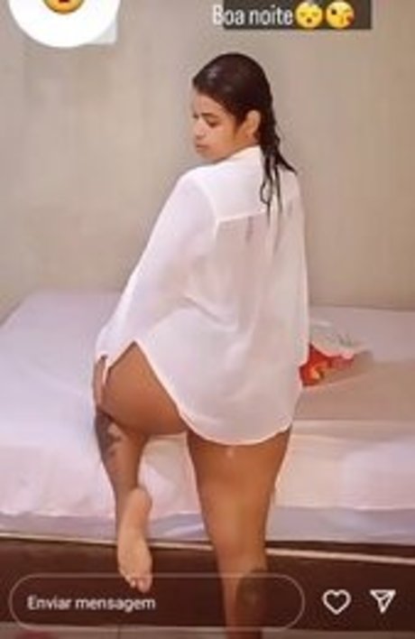 Naakte gelekte OnlyFans-foto van Thayna De Santana