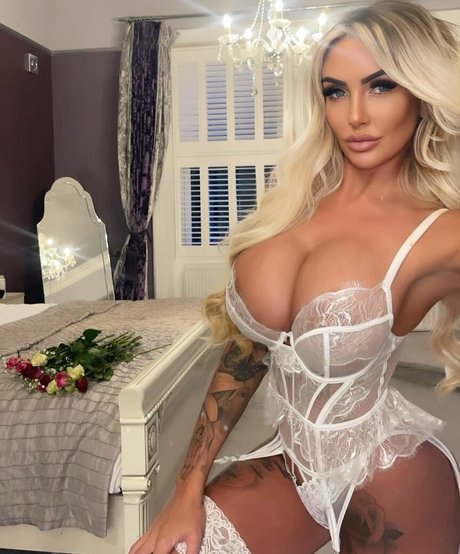 Naakte gelekte OnlyFans-foto van Debbie Clarkson