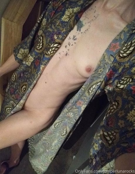 Naakte gelekte OnlyFans-foto van Juniperlunarocks