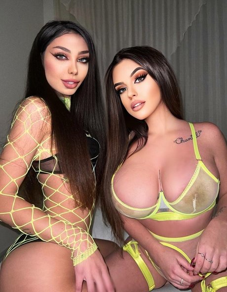 Naakte gelekte OnlyFans-foto van Aicha Bianchi