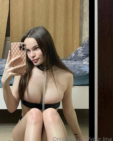 Naakte gelekte OnlyFans-foto van Yourlina