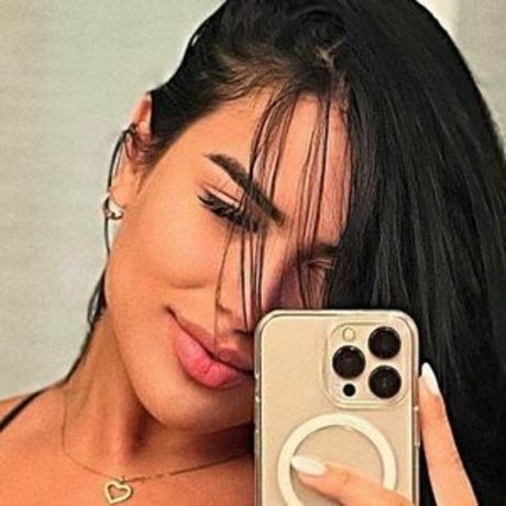 Naakte gelekte OnlyFans-foto van Melany Fernandez