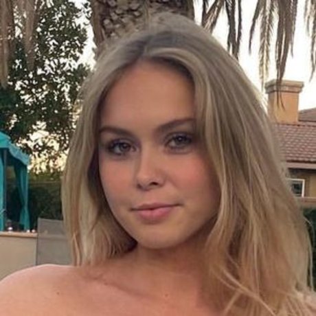 Naakte gelekte OnlyFans-foto van Addie Marie Ebbs