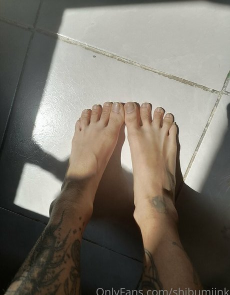 Naakte gelekte OnlyFans-foto van Shibumiink