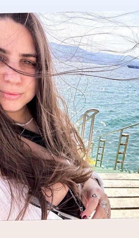 Naakte gelekte OnlyFans-foto van Sapir Sol