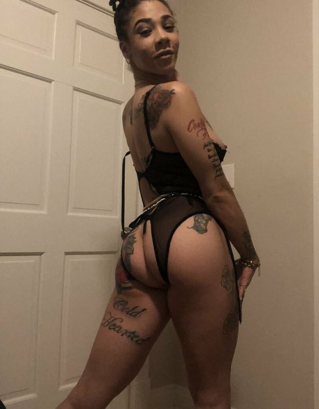 Naakte gelekte OnlyFans-foto van Ms Naturals