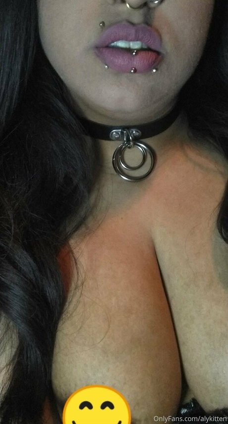Naakte gelekte OnlyFans-foto van Raeraejiggles