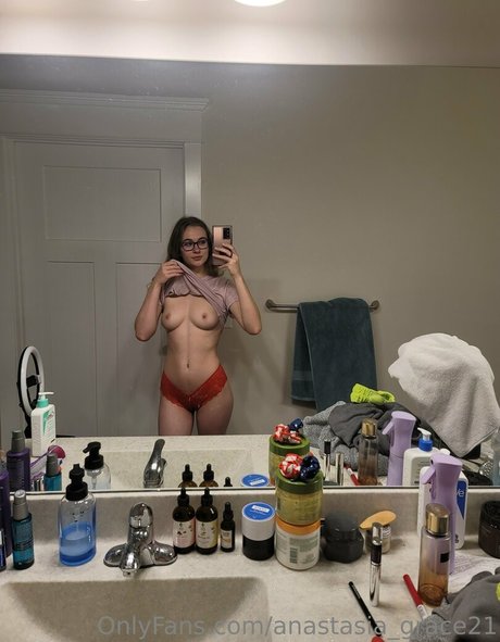 Naakte gelekte OnlyFans-foto van Anastasia Grace