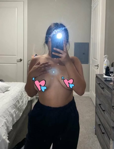 Naakte gelekte OnlyFans-foto van Jessica Huynh