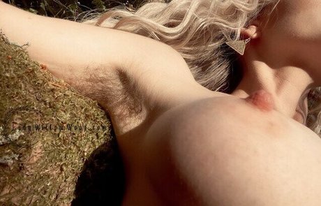 Naakte gelekte OnlyFans-foto van Lady Willow Wood