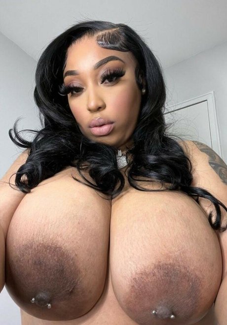 Naakte gelekte OnlyFans-foto van Kinkykior