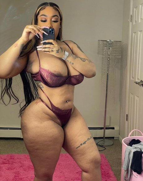 Naakte gelekte OnlyFans-foto van Kinkykior