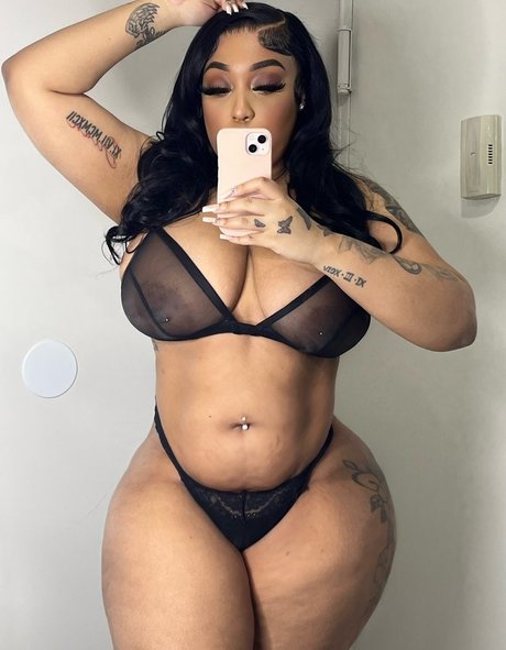 Naakte gelekte OnlyFans-foto van Kinkykior