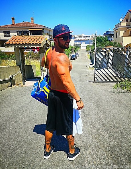 Naakte gelekte OnlyFans-foto van Markusalexander