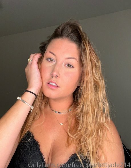 Naakte gelekte OnlyFans-foto van Freescarlettjade214