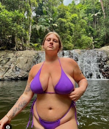 Naakte gelekte OnlyFans-foto van Chynnaclair