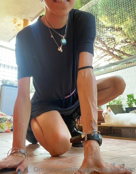 Naakte gelekte OnlyFans-foto van Sabrinaealecfree