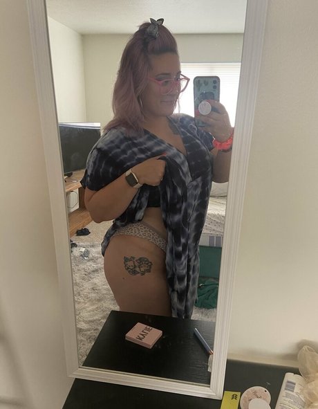 Naakte gelekte OnlyFans-foto van Lavendercrystalmoon