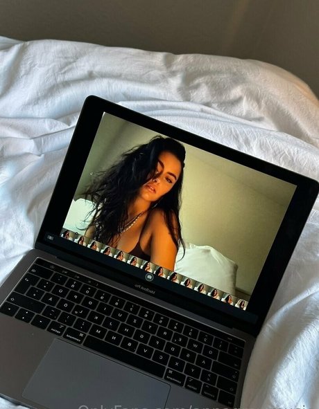 Naakte gelekte OnlyFans-foto van Annagreymusic