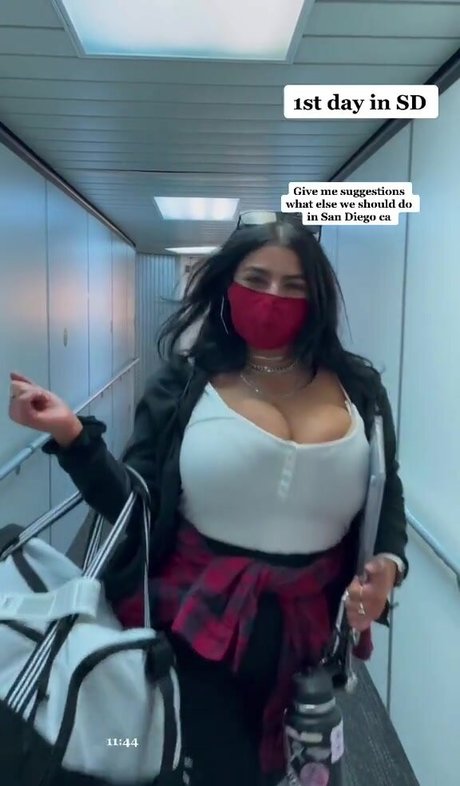 Naakte gelekte OnlyFans-foto van Charlotte Godoy