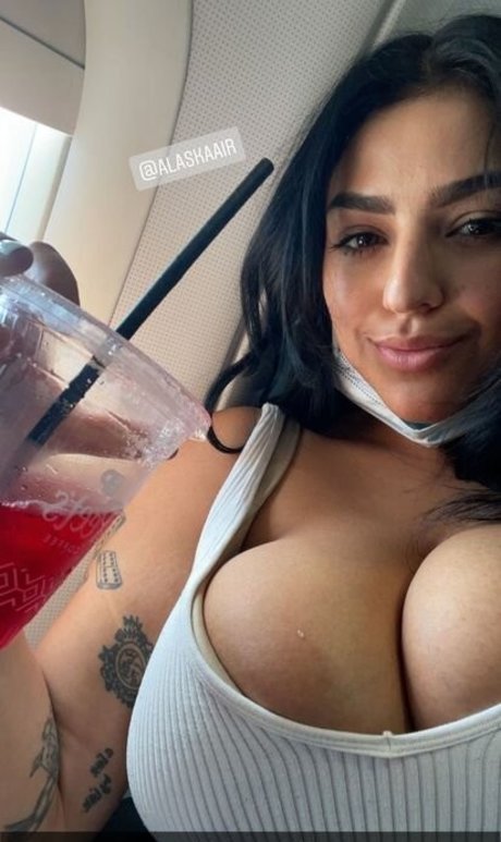 Naakte gelekte OnlyFans-foto van Charlotte Godoy