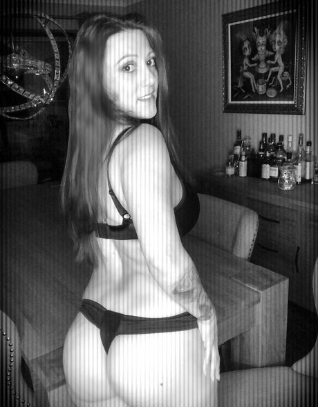 Naakte gelekte OnlyFans-foto van Suzie212love
