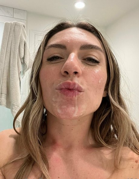 Naakte gelekte OnlyFans-foto van Greeneyezonme