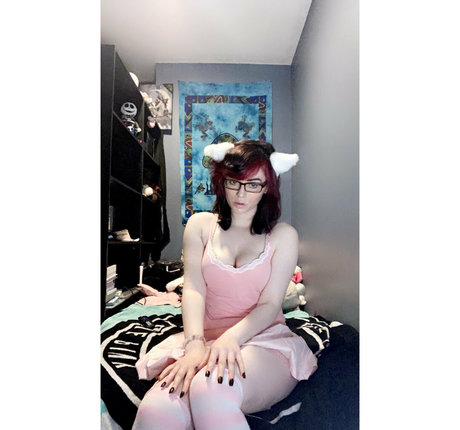Naakte gelekte OnlyFans-foto van Alienonearth
