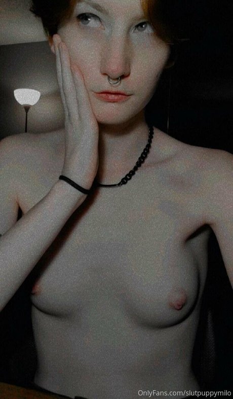 Naakte gelekte OnlyFans-foto van Slutpuppymilo